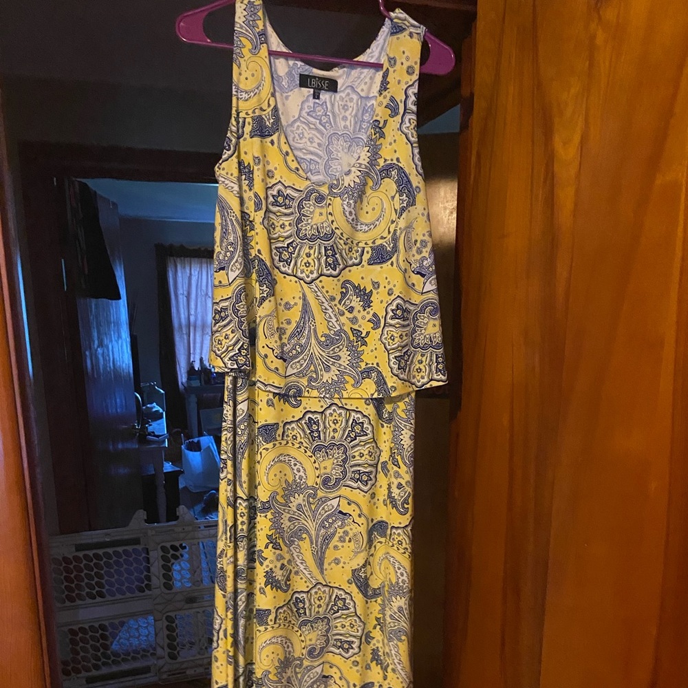 Size large. All one piece. Ankle length